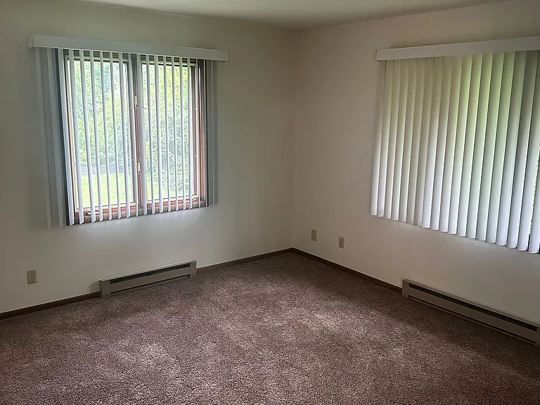 Immaculate Updated 2 Bedroom 1 bath — Photo 13