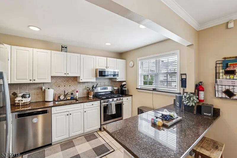 3 bed, 2.5 bath, 1366 sqft, $3,500 — Photo 4