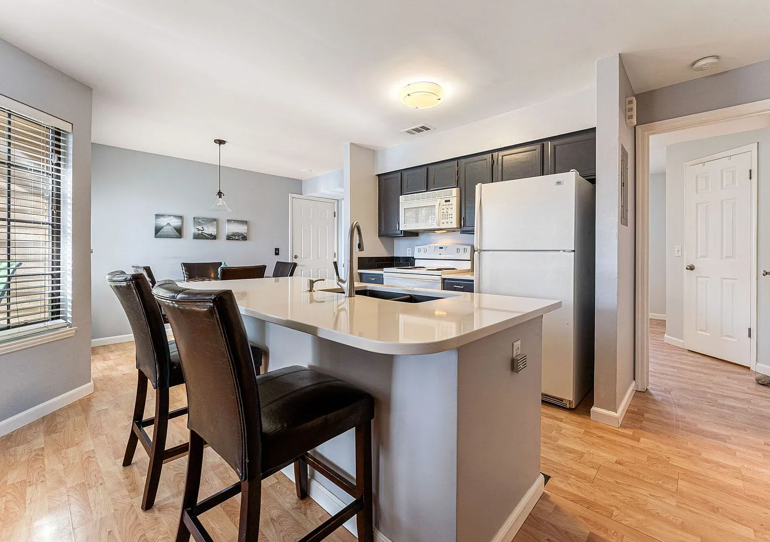 Updated 1 BDR with loft in Gunbarrel — Photo 2