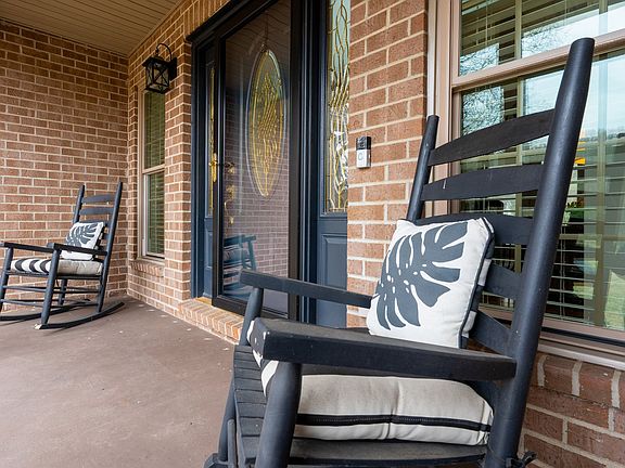 4th image of 211 Amanda Dr