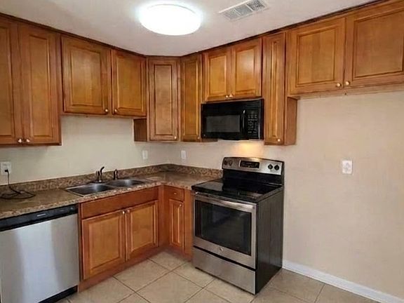 2nd image of 501 Pierre St