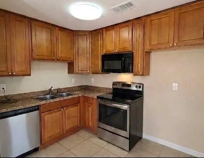 501 Pierre St — Photo 3