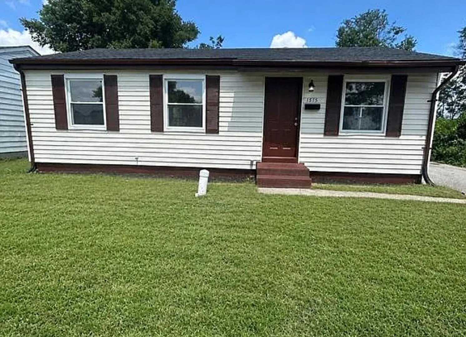 For Lease — Photo 1