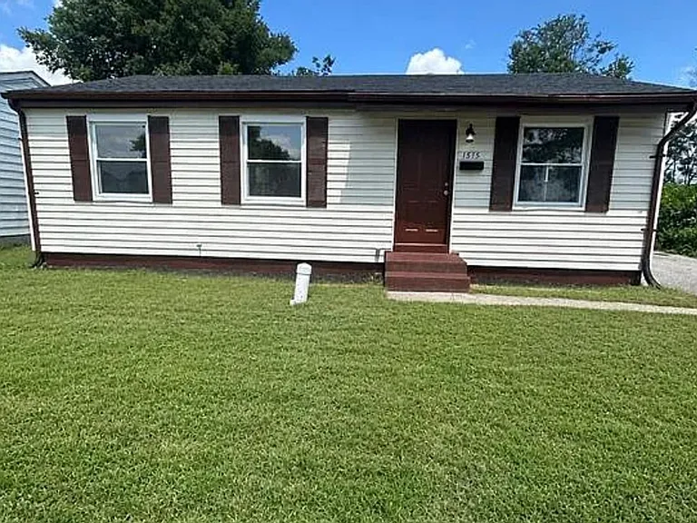 1515 Andrews Dr — Photo 1