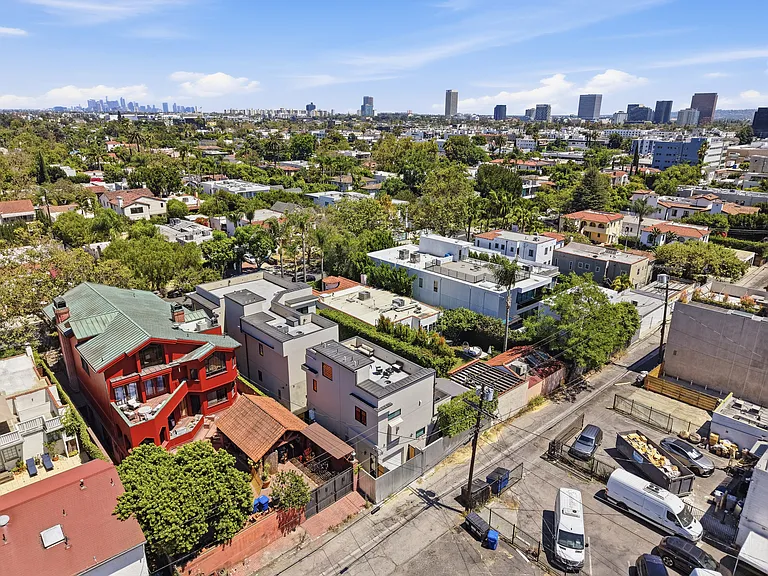425 N Alfred St — Photo 30