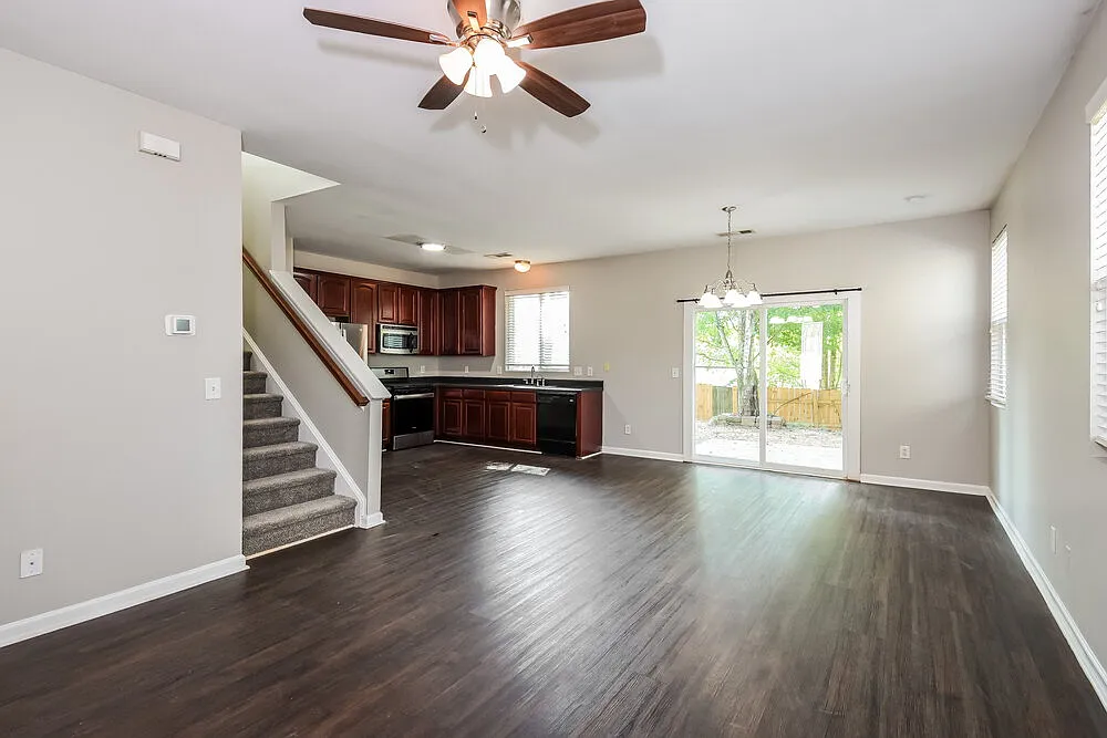 3 bed, 2.5 bath, 1428 sqft, $2,530 — Photo 4