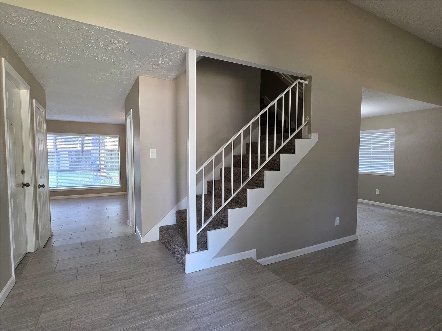 3 bed, 2.5 bath, 1675 sqft, $1,795 — Photo 3