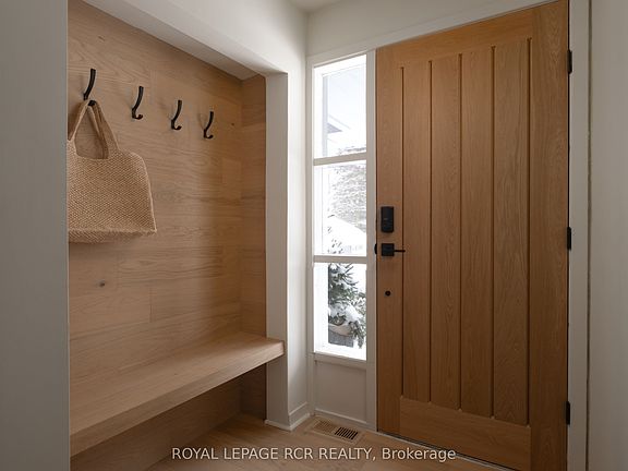 2nd image of 922 The Grange Side Rd