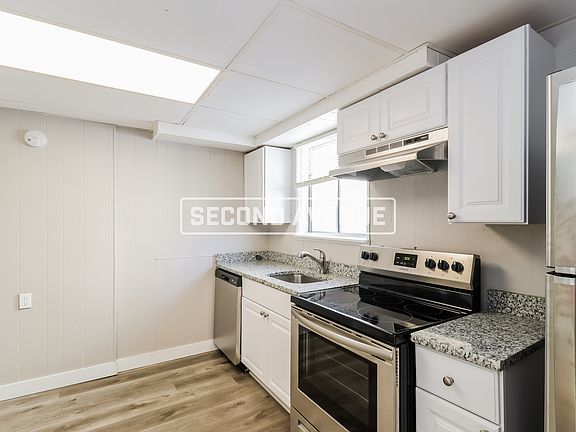 3rd image of 2054 Hewitt Ave