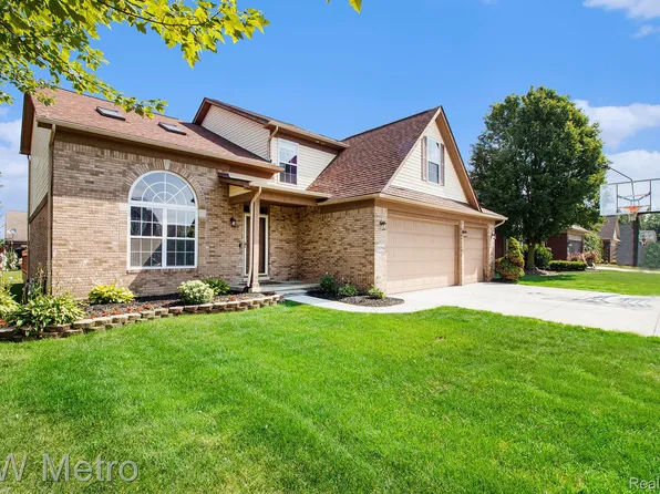 19298 Mitchell St, Rockwood, MI 48173