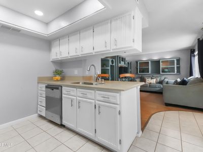 520 N STAPLEY Drive #117, Mesa, AZ, 85203