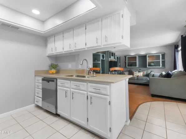 520 N STAPLEY Drive #117, Mesa, AZ 85203