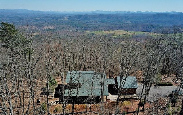 2nd image of 311 Treehouse Trl