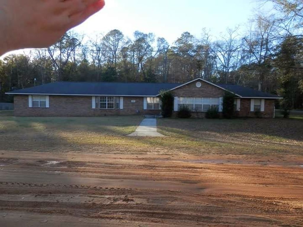 2331 Westwood Dr - Property Image