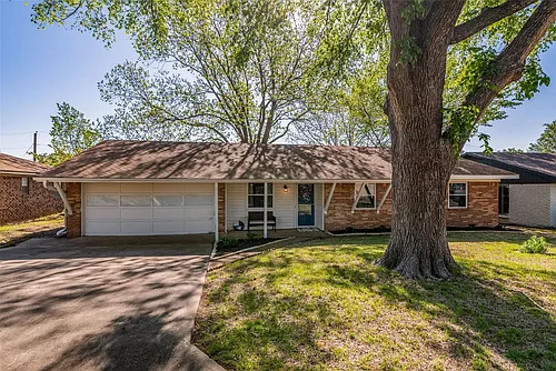 204 Ross Ave Photo 1