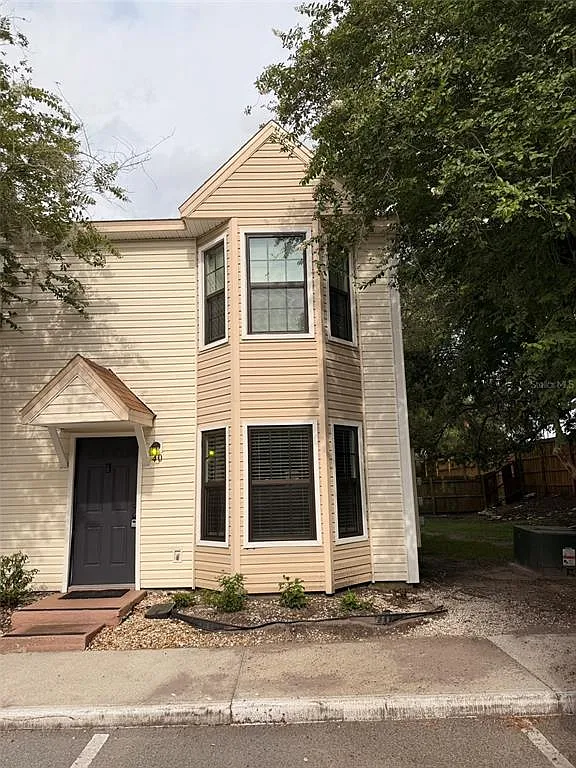 2 bed, 1.5 bath, 920 sqft, $1,500 — Photo 2
