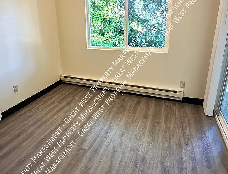 7619 44th St W #4 — Photo 3