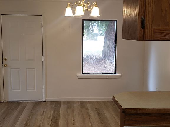 Front entrance/dining area