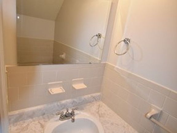 5th image of 244 Wickford Ct APT 7