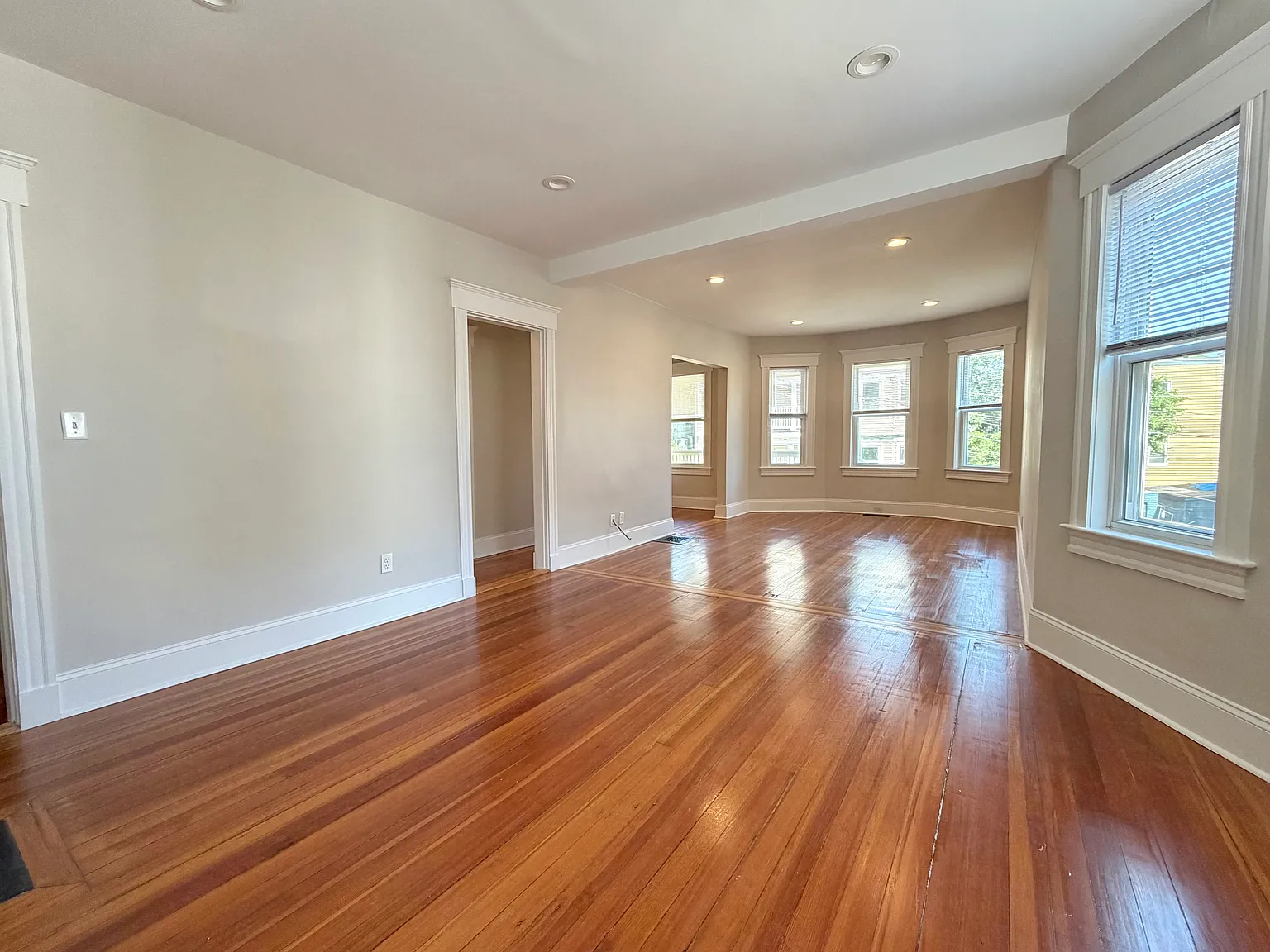 2 bed, 911 sqft, $2,700 — Photo 2