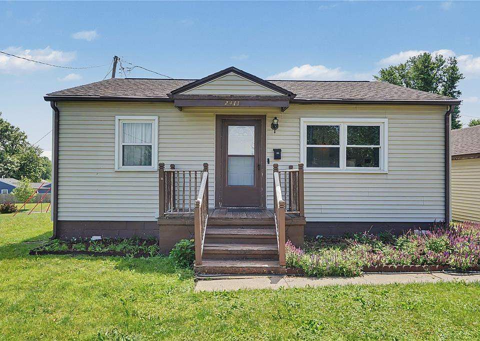 1st image of 2411 Linwood St SW