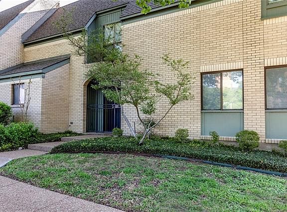 3rd image of 2621 McCart Ave