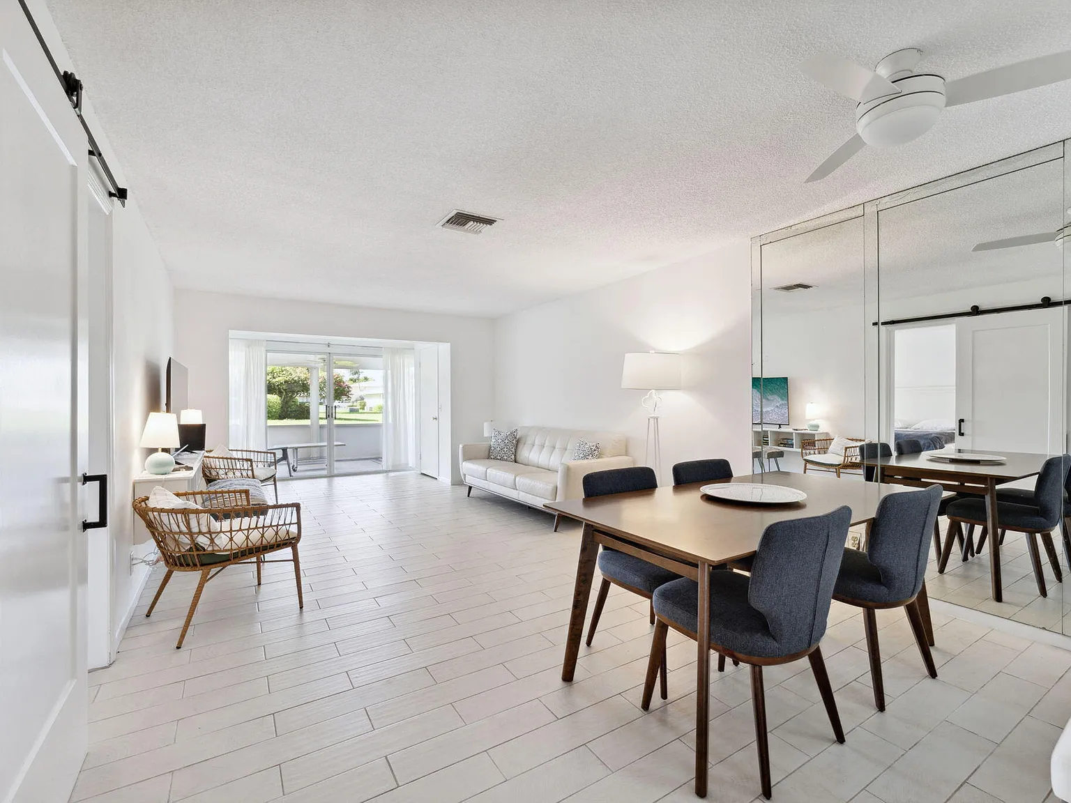 2 bed, 2.0 bath, 982 sqft, $2,500 — Photo 3