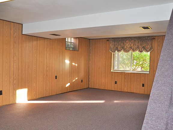 4th image of 4410 Lorraine Dr