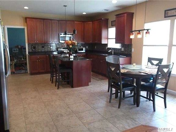 4th image of 43 Country Woods Dr