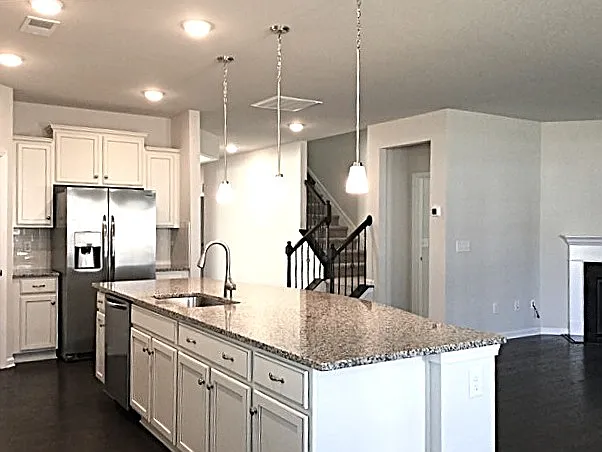 4 bed, 3.0 bath, 2762 sqft, $2,935 — Photo 4