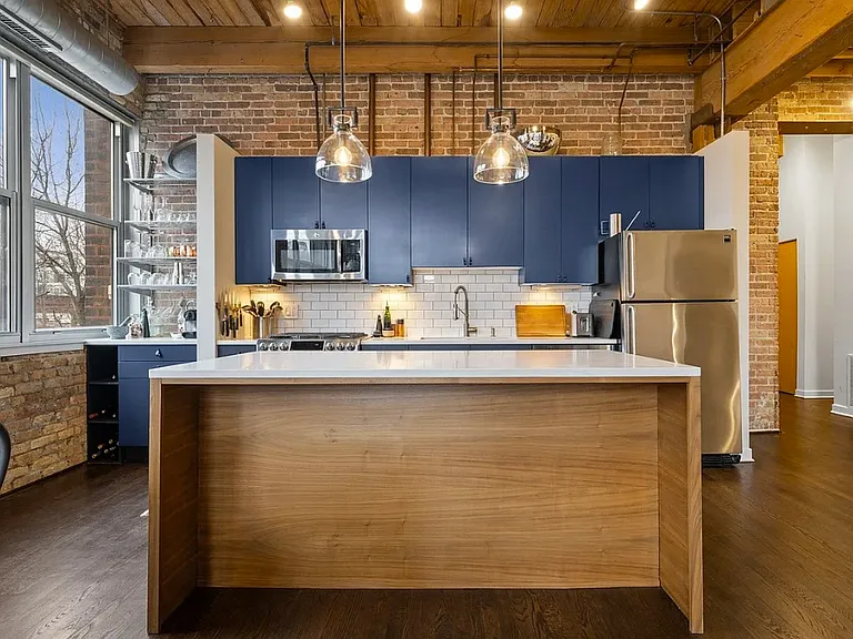 2201 W Wabansia Ave #10 — Photo 9