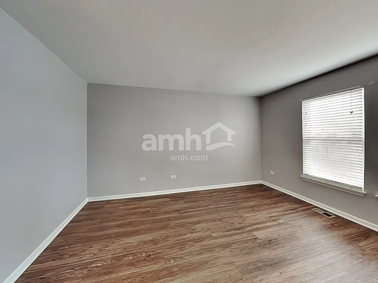 2456 Hanbury Ln — Photo 9