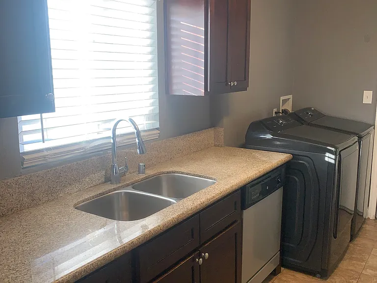 1721 Linden Ave — Photo 25