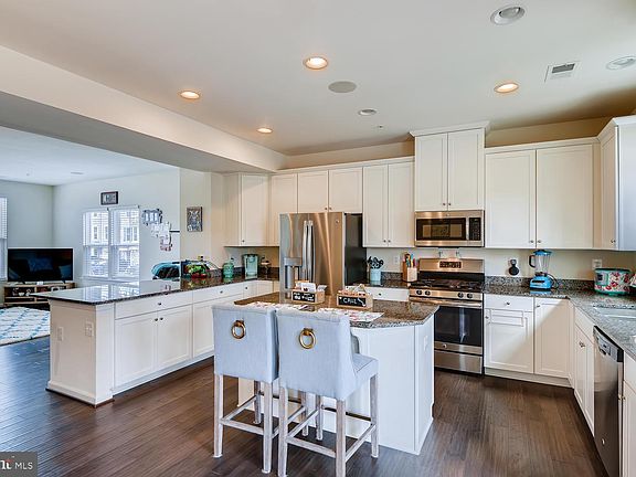 4th image of 8300 Hickory Hollow Dr