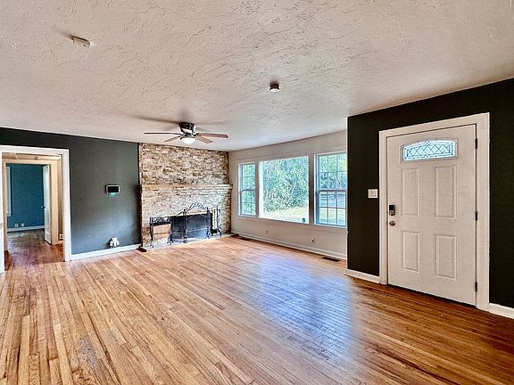 3rd image of 276 NW Burk Ave