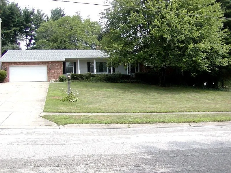 111 Heritage Dr photo 1