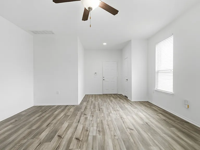 11200 Drumellan St — Photo 6