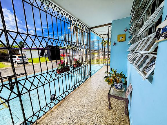 3rd image of Valle Arriba Heights Calle 142 Blq Cm #12