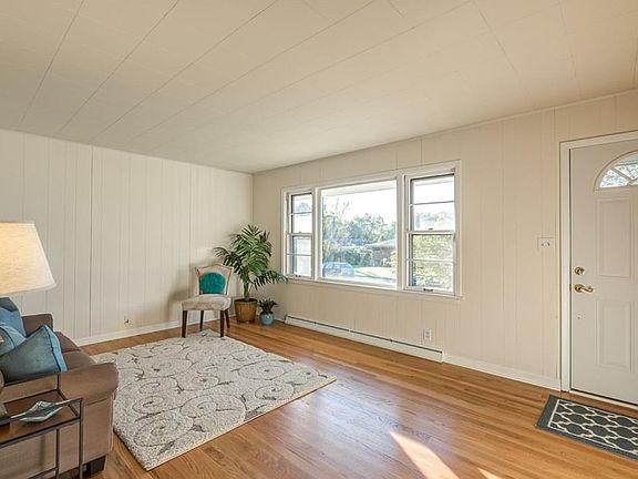 5th image of 555 Hillridge Dr