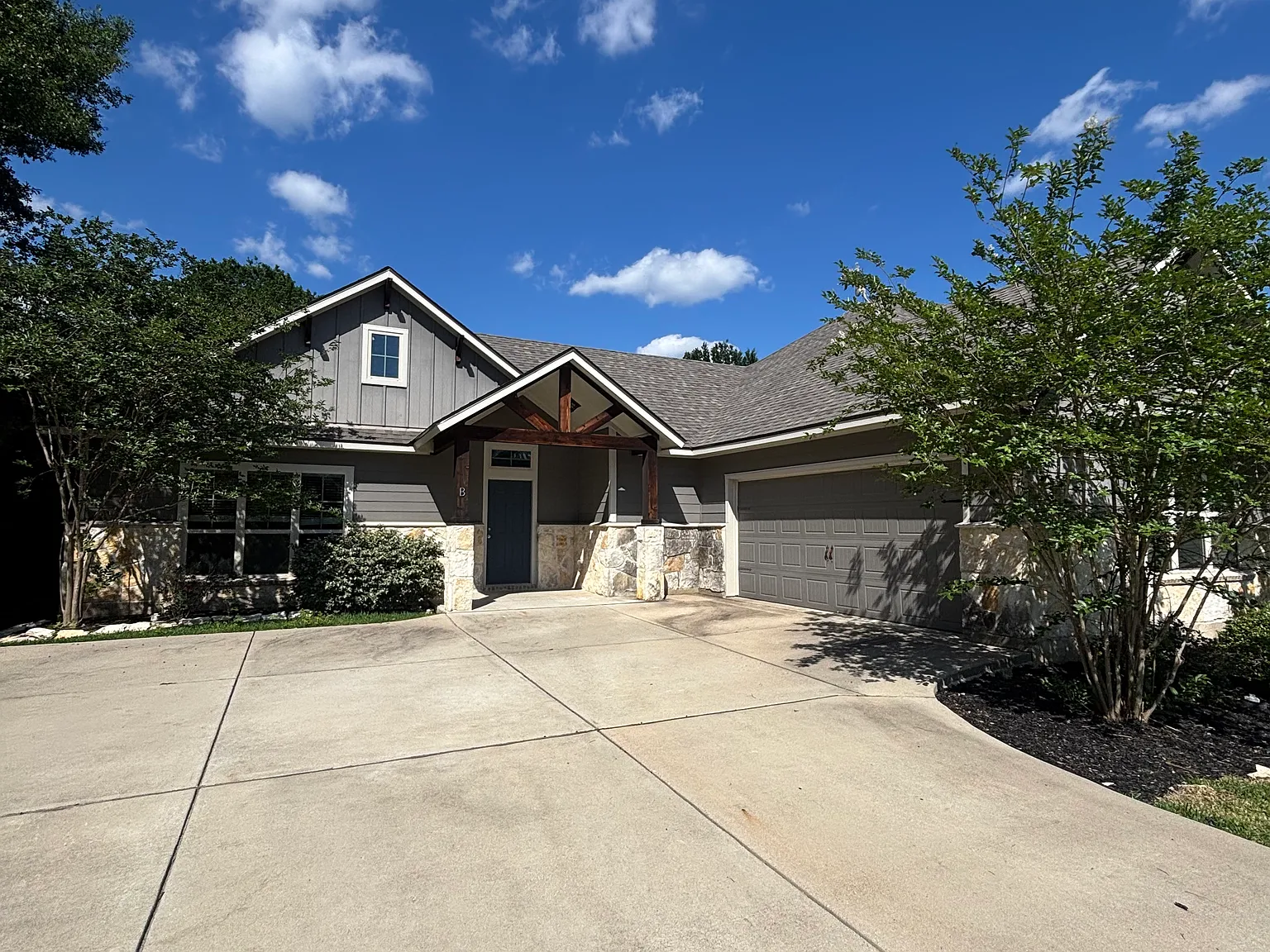 3 bed, 1455 sqft, $1,900 — Photo 1