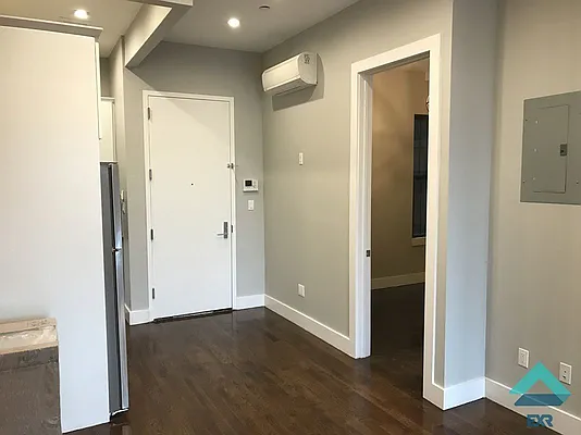 Rented by EXR | media 4