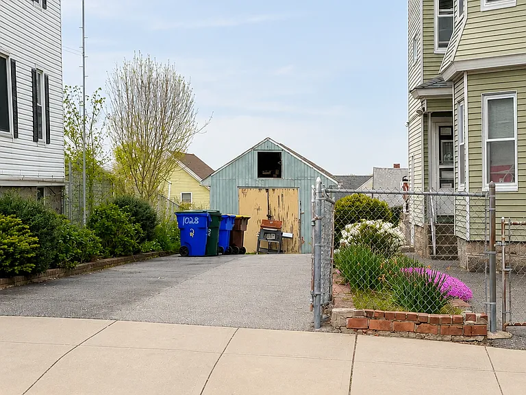 1026 Rock St — Photo 2