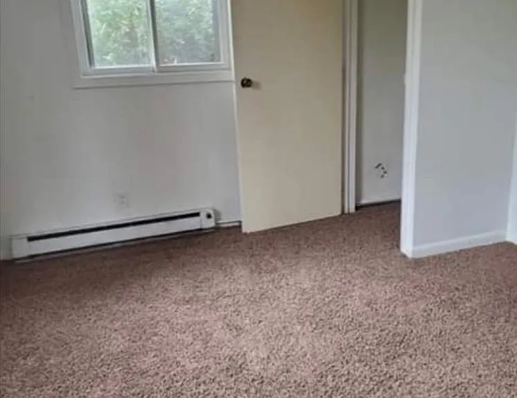 22 Greenbrier Dr #B — Photo 7