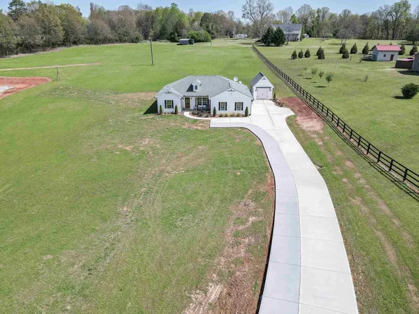 646 Unawatti Rd, Canon, GA 30520