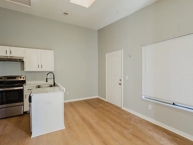 932 S Dearborn Way #18 — Photo 7