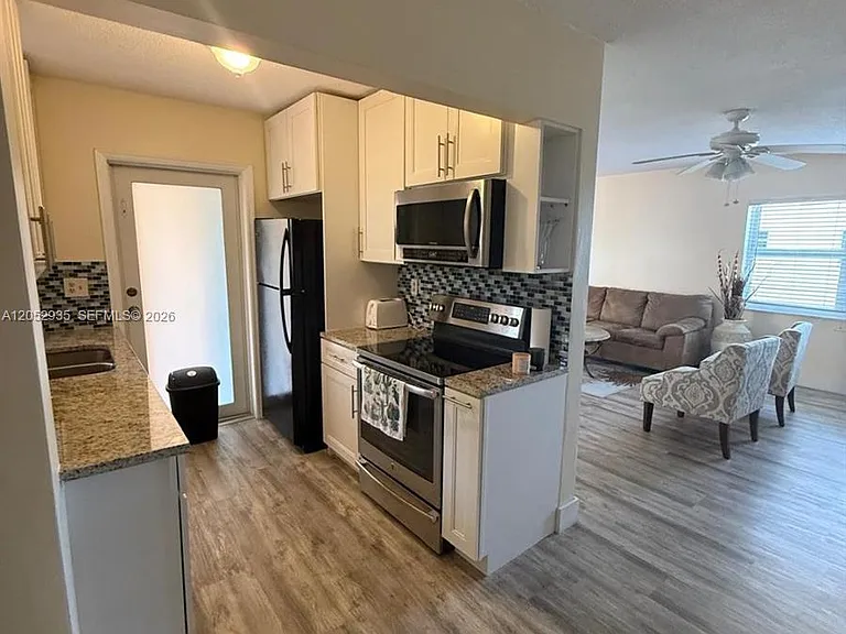 1747 Rodman St #305 — Photo 2