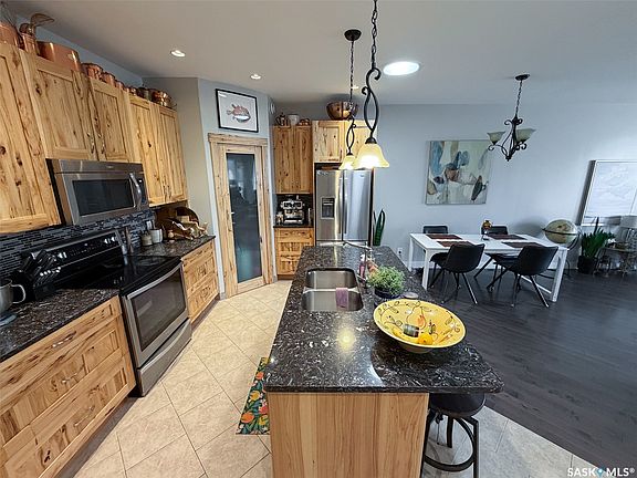 5th image of 270 14th Avenue NE
