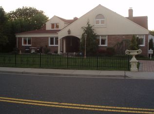 139 Greenway Rd, Lido Beach, NY 11561