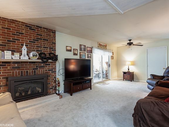 3rd image of 1 Pheasant Ct