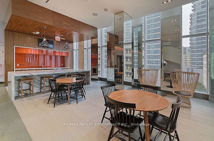 10 York St #1405 — Photo 22